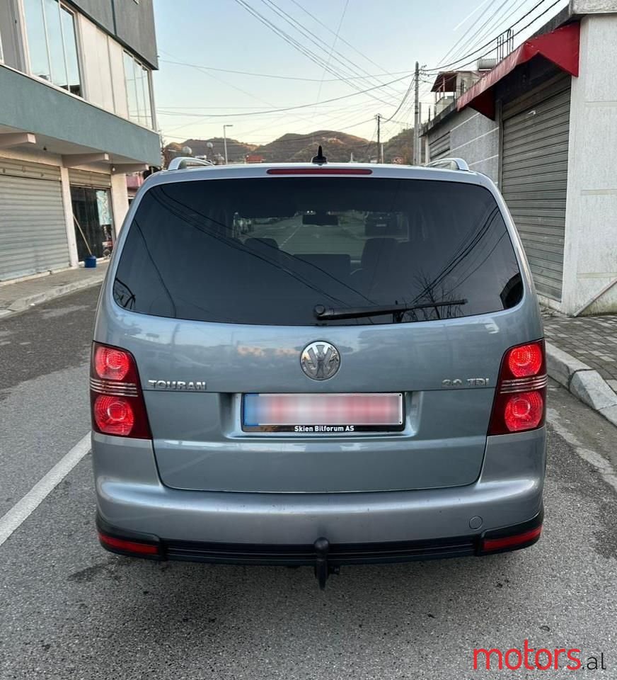 2010' Volkswagen Touran photo #6