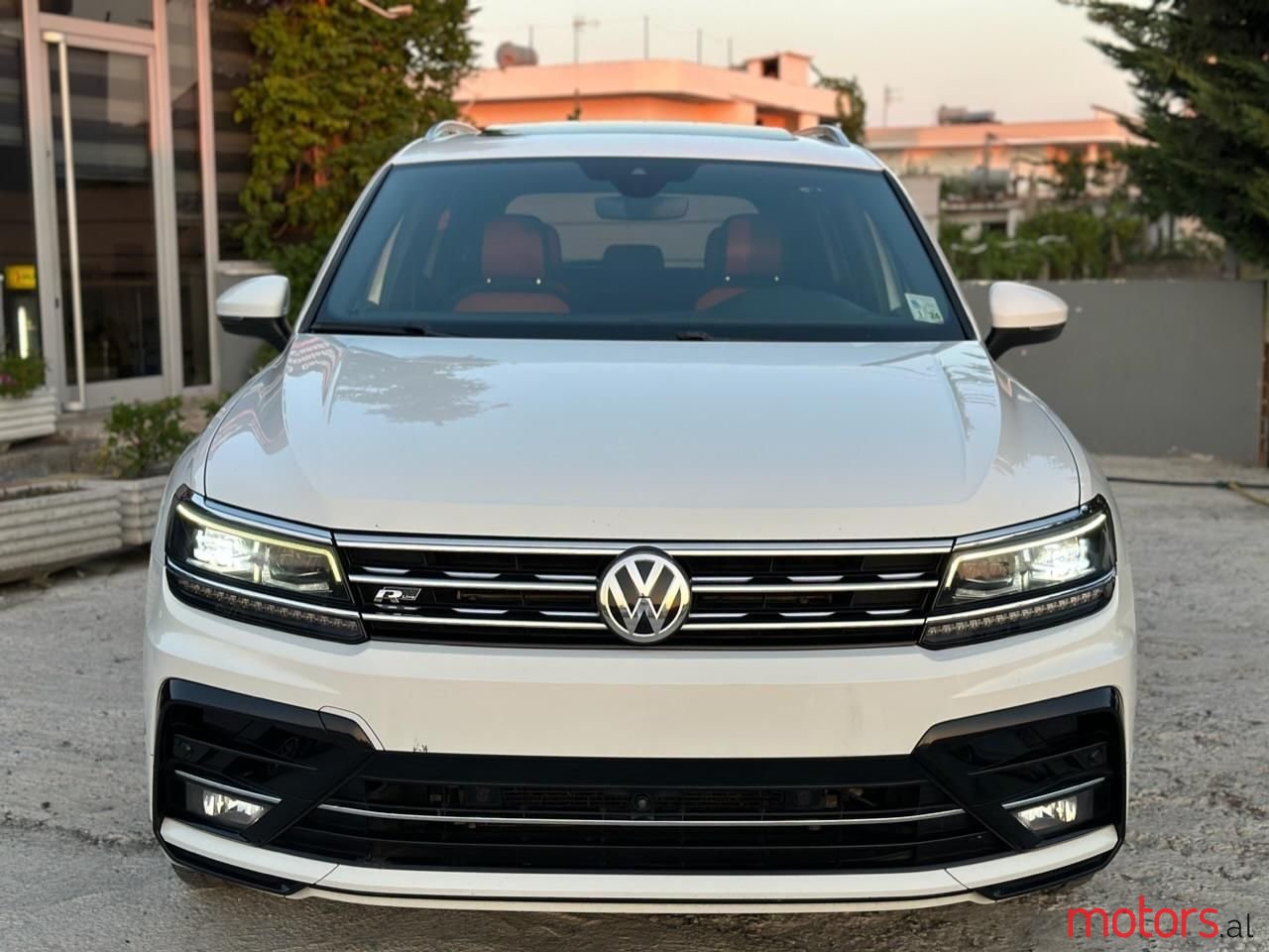 2018' Volkswagen Tiguan photo #3