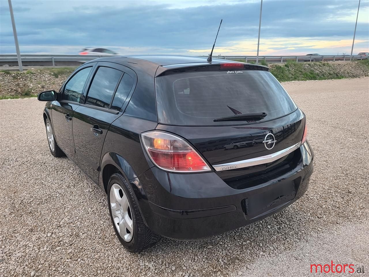 2008' Opel Astra photo #4