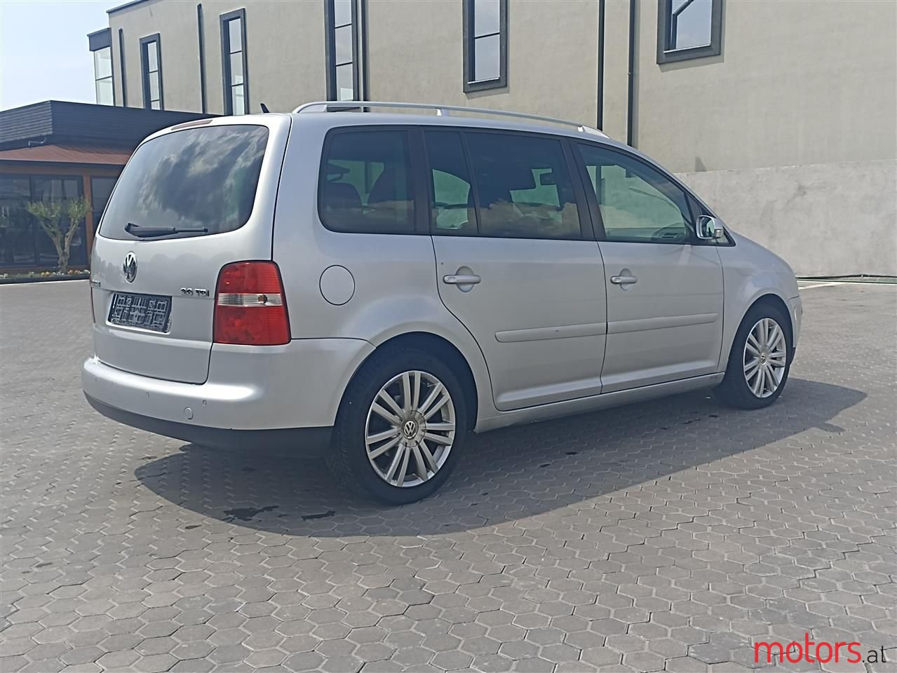 2005' Volkswagen Touran photo #2