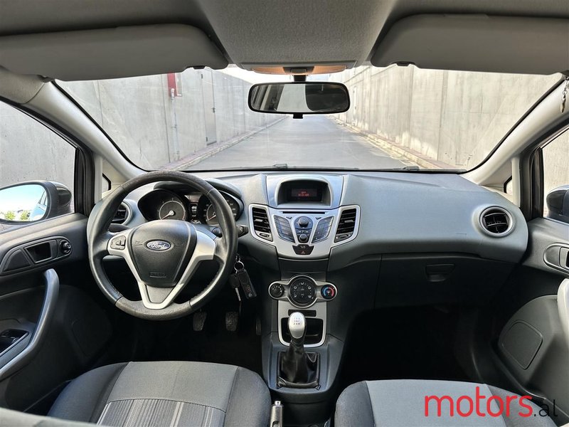 2010' Volkswagen Golf photo #5