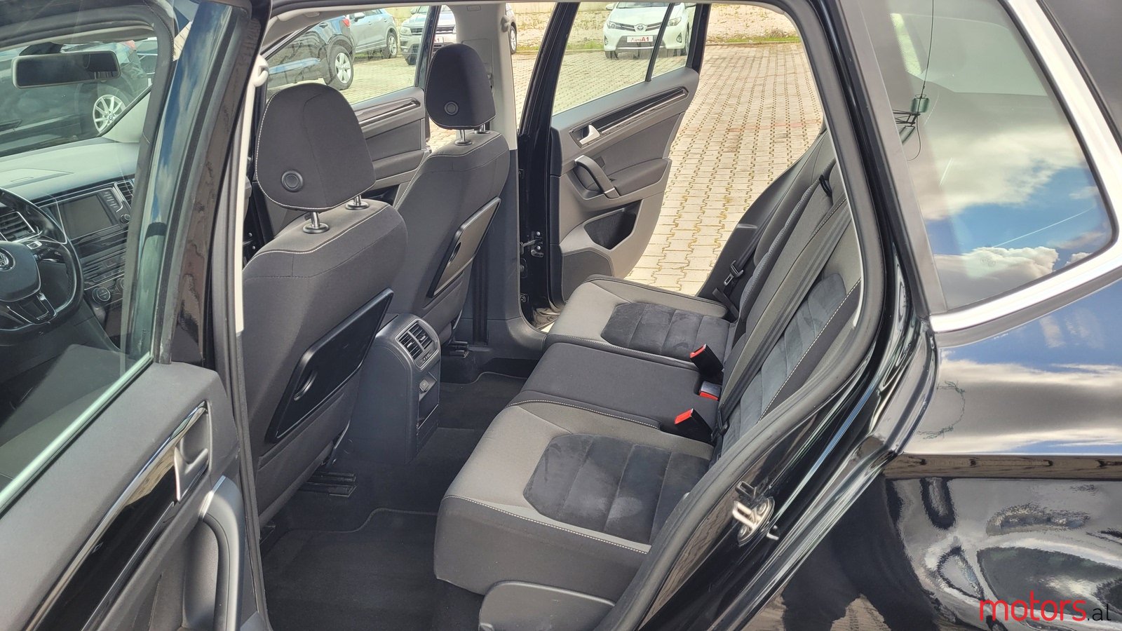 2016' Volkswagen Golf Sportsvan photo #7