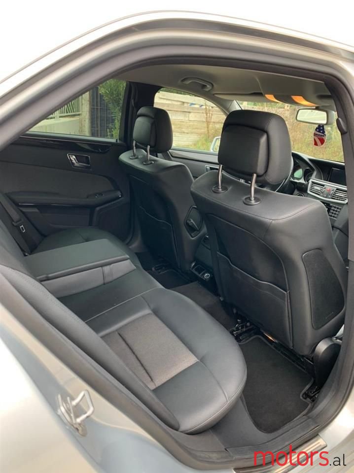 2010' Mercedes-Benz E 220 photo #5