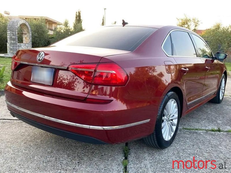 2017' Volkswagen Passat photo #5