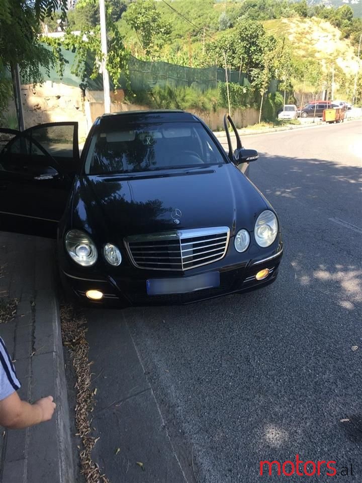 2009' Mercedes-Benz 320 photo #1