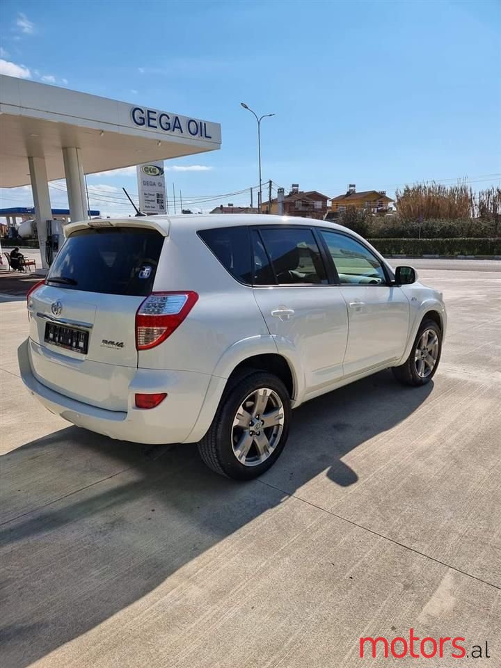 2011' Toyota RAV4 photo #4