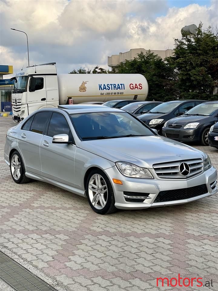 2012' Mercedes-Benz C 300 photo #5