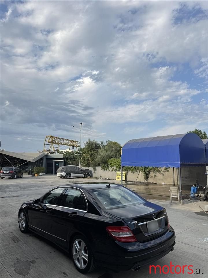 2011' Mercedes-Benz C 300 photo #5