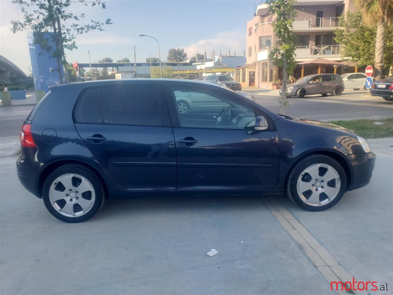 2005' Volkswagen Golf photo #2