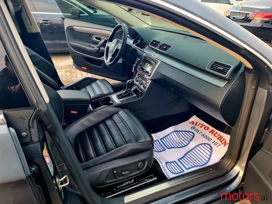 2012' Volkswagen Passat photo #2