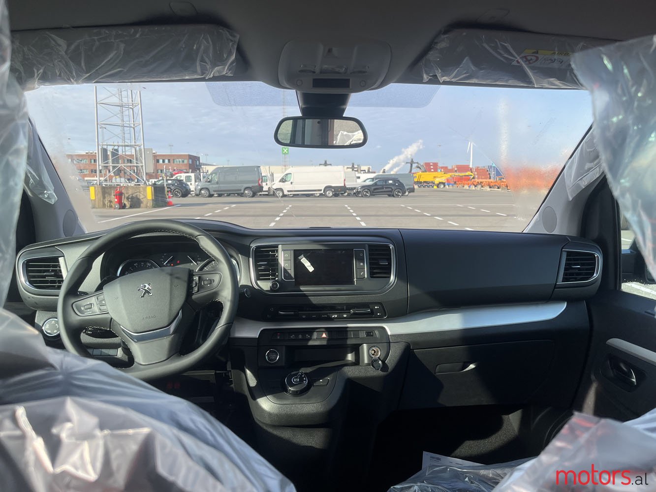 2023' Peugeot Traveller photo #5