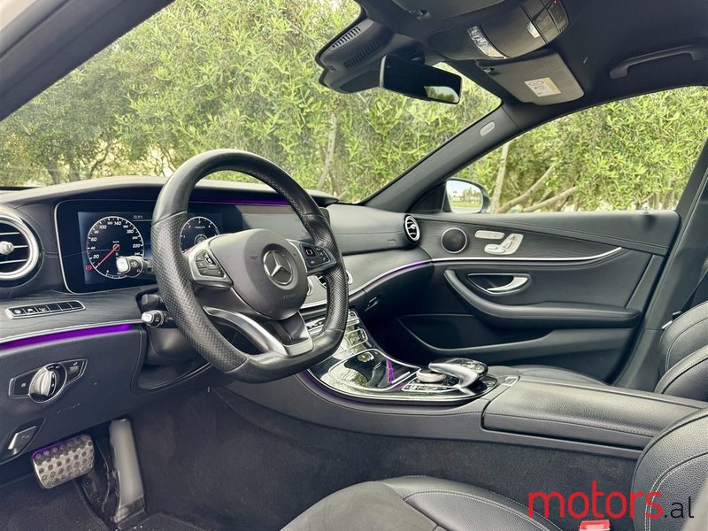 2018' Mercedes-Benz E 220 photo #2