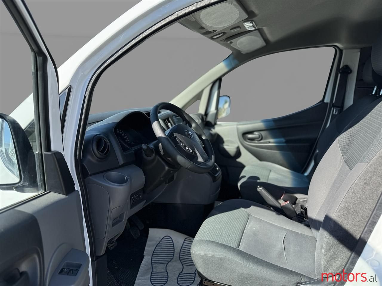 2011' Nissan E-Nv200 photo #2