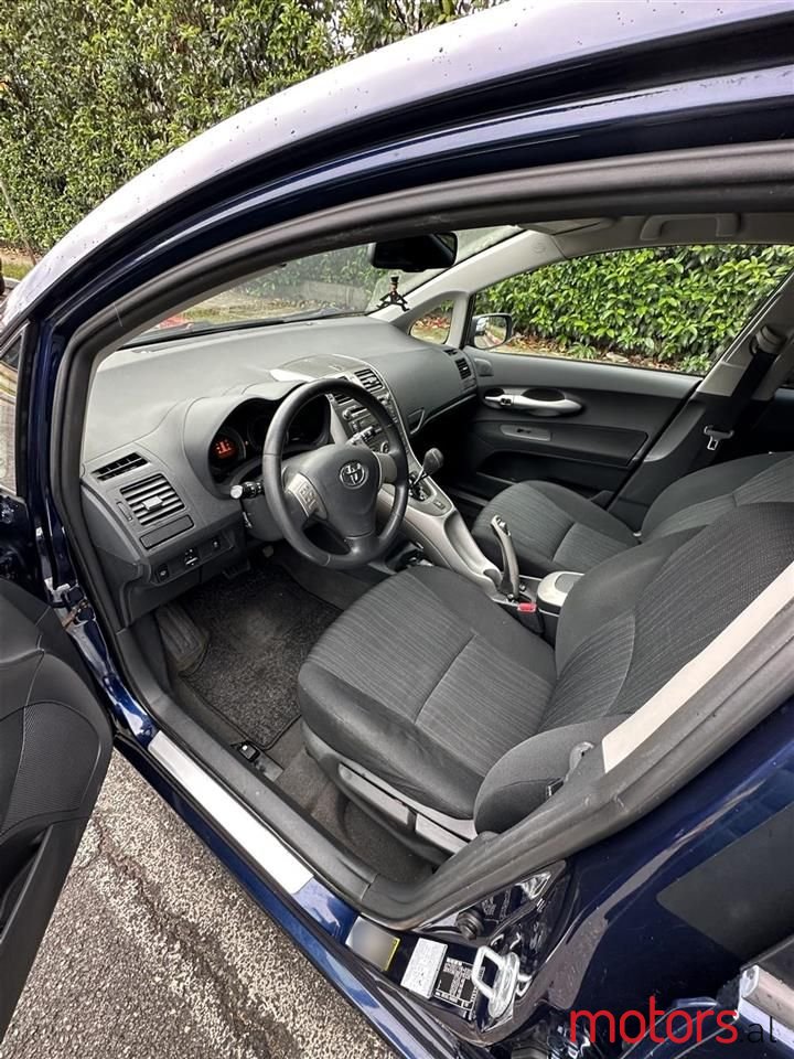 2007' Toyota Auris photo #2