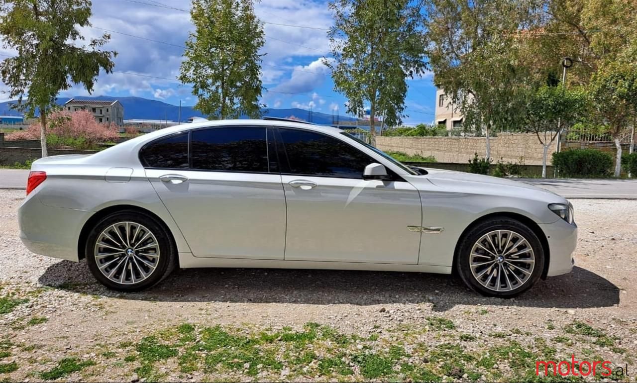 2011' BMW 740 photo #4