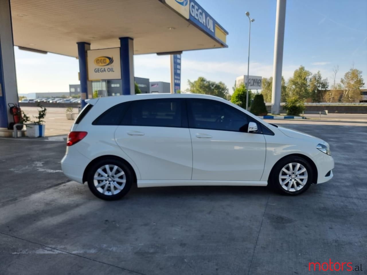 2013' Mercedes-Benz 200 photo #6