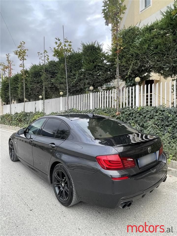 2011' BMW 520 photo #4