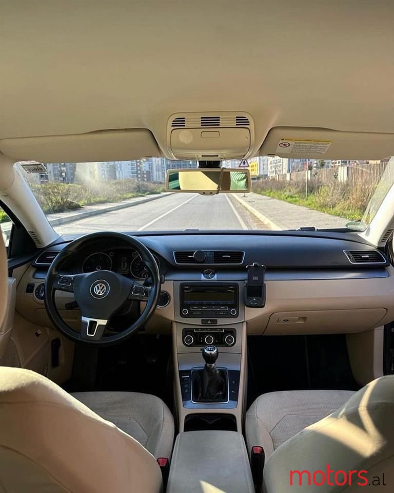 2013' Volkswagen Passat photo #5