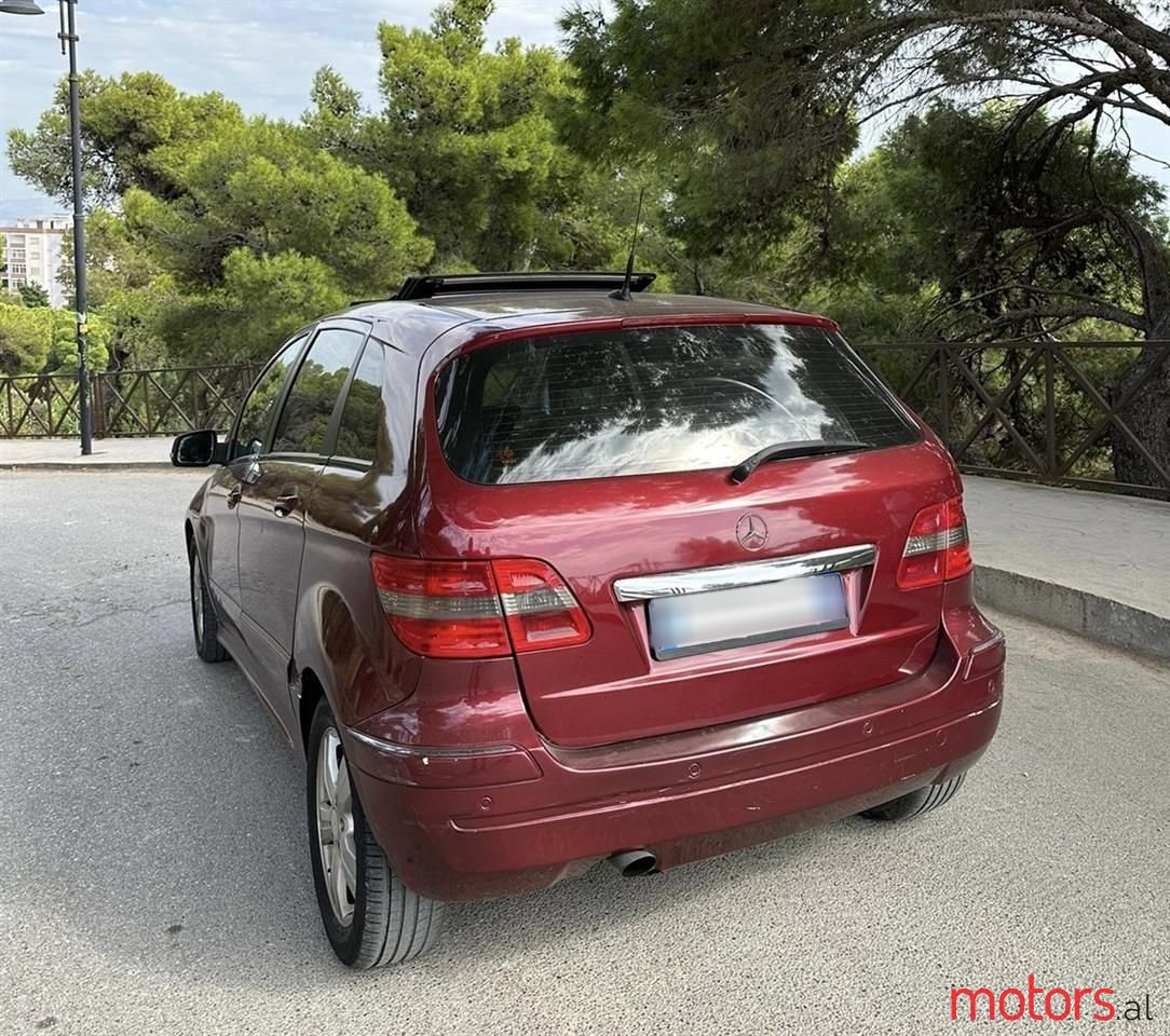 2010' Mercedes-Benz B 180 photo #3