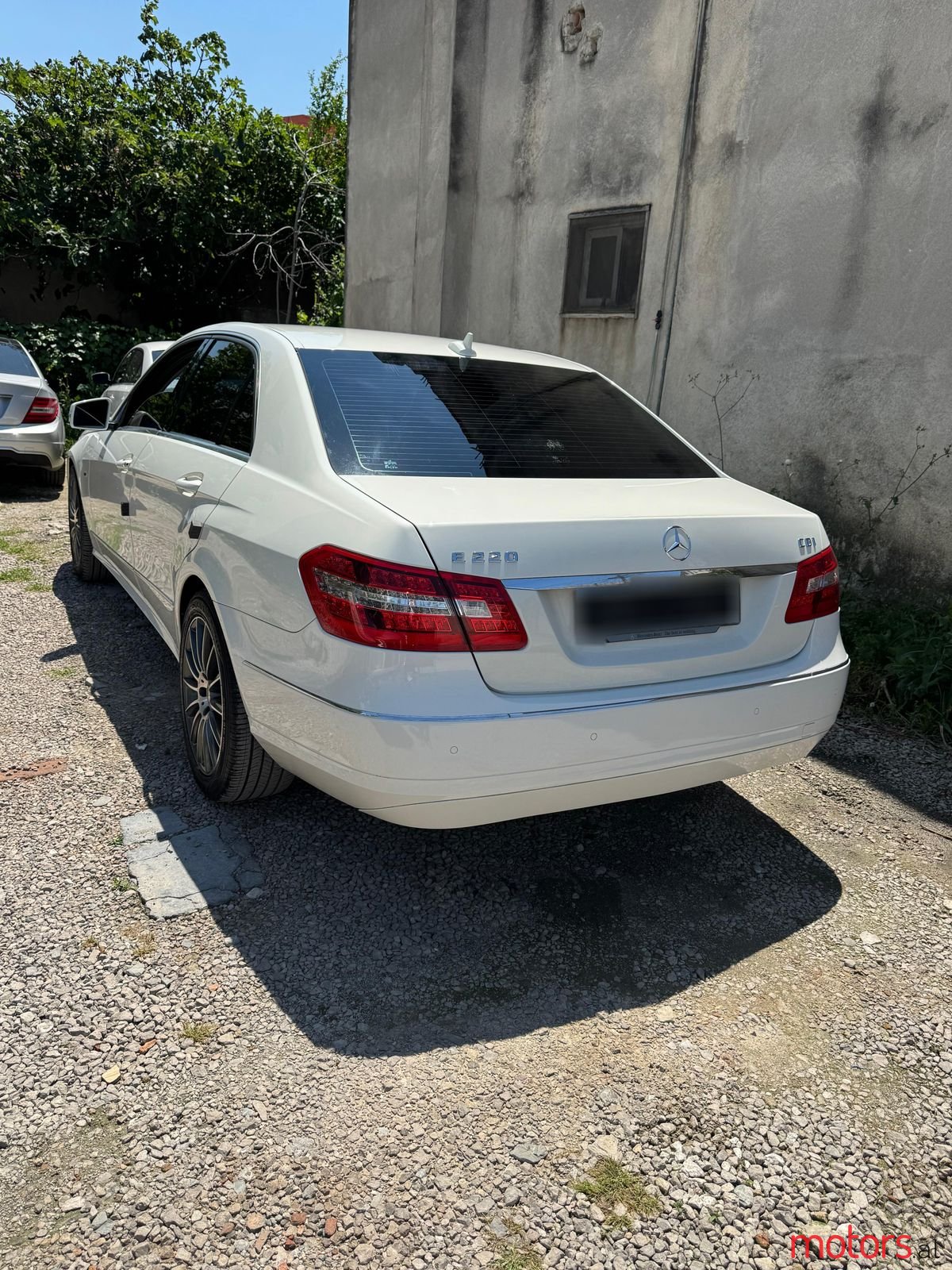 2011' Mercedes-Benz E 220 photo #2