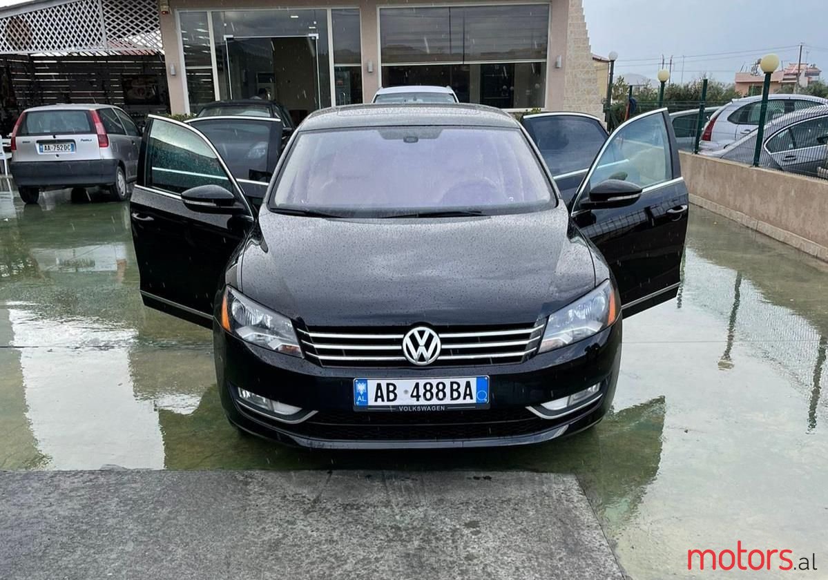 2012' Volkswagen Passat photo #2