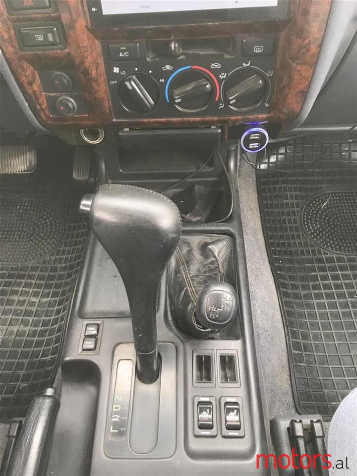 2001' Toyota Land Crusier photo #3