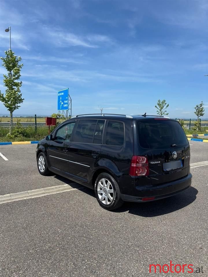 2010' Volkswagen Touran photo #5