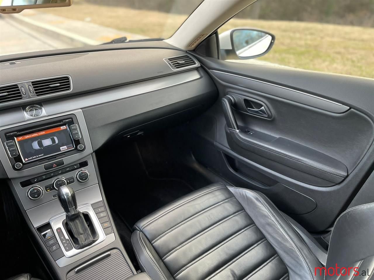 2013' Volkswagen Passat photo #5