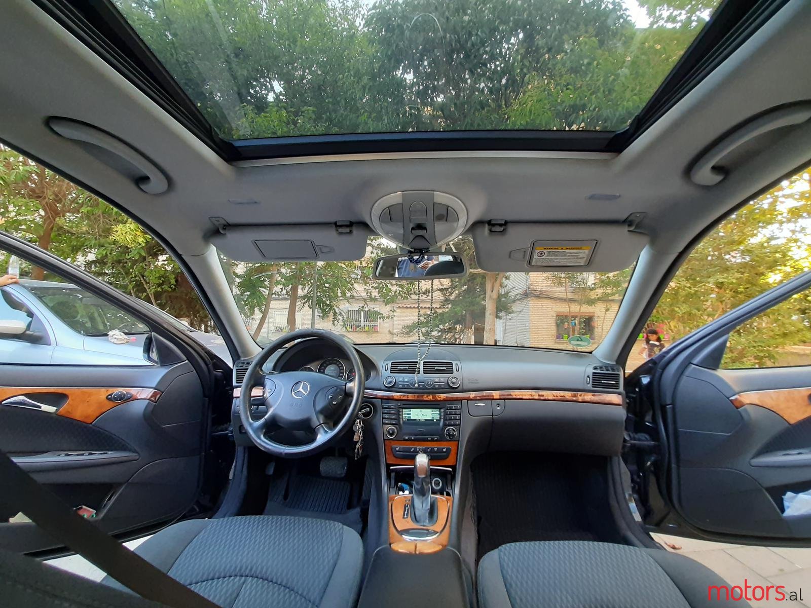 2005' Mercedes-Benz E-Class 220 photo #5