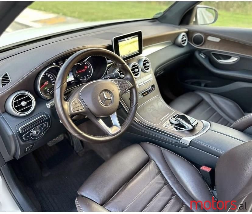 2017' Mercedes-Benz GLC 250 photo #3