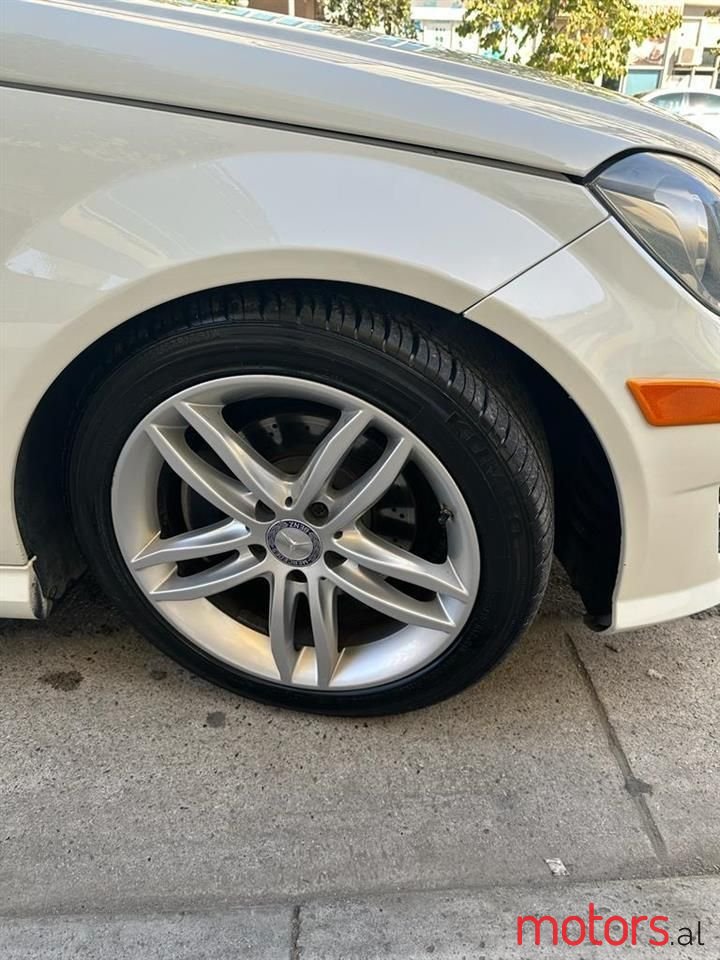 2012' Mercedes-Benz C 300 photo #2