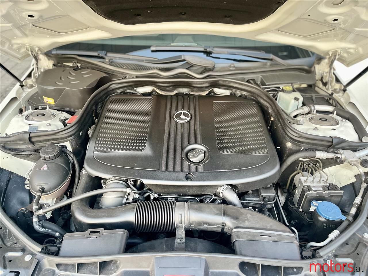 2013' Mercedes-Benz E 200 photo #2