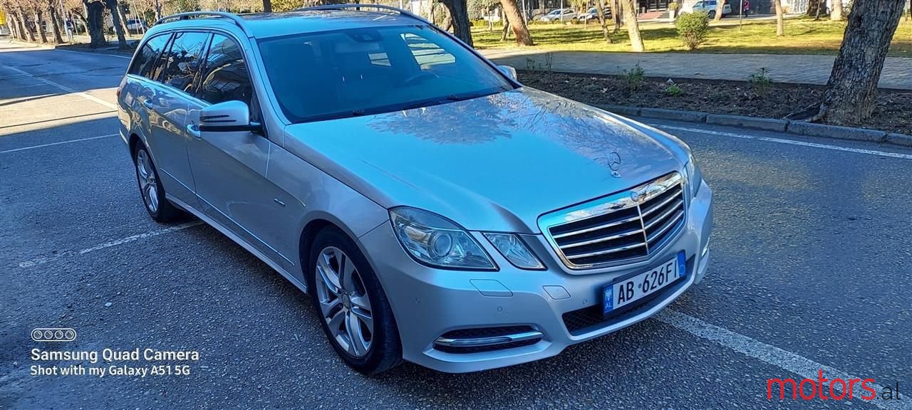 2011' Mercedes-Benz E 250 photo #6