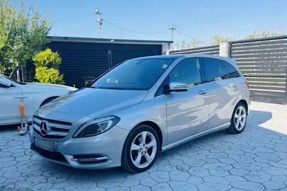 2012' Mercedes-Benz B 200