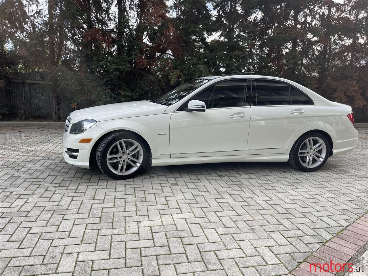 2012' Mercedes-Benz C 250 photo #2