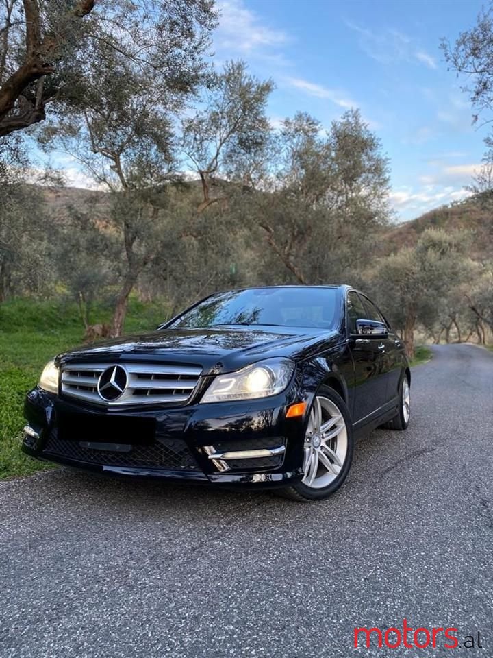 2012' Mercedes-Benz C 300 photo #1