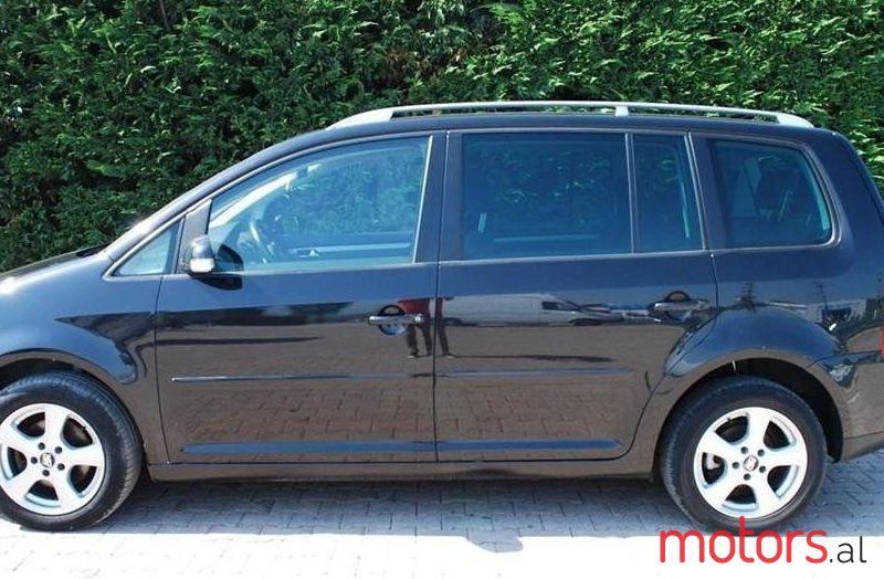 2006' Volkswagen Touran photo #1