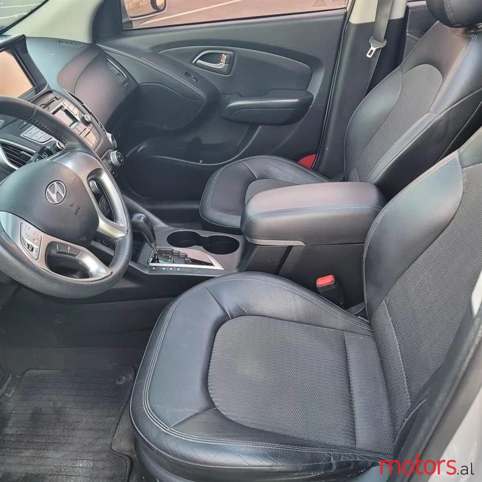 2010' Hyundai Tucson photo #4