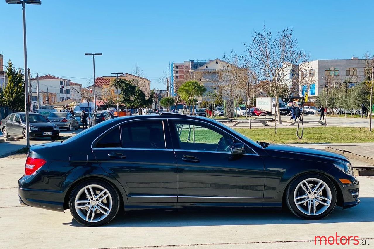 2012' Mercedes-Benz C 300 photo #1