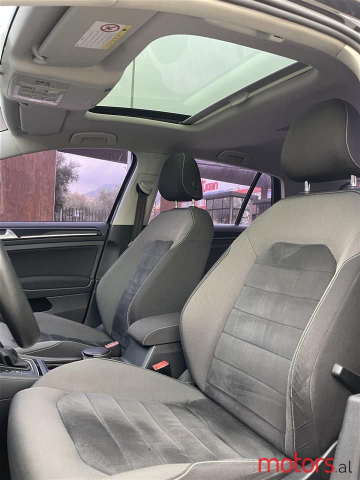 2016' Volkswagen Golf photo #4