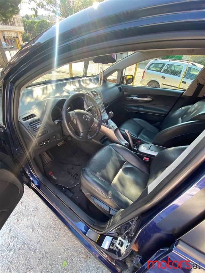 2009' Toyota Auris photo #4