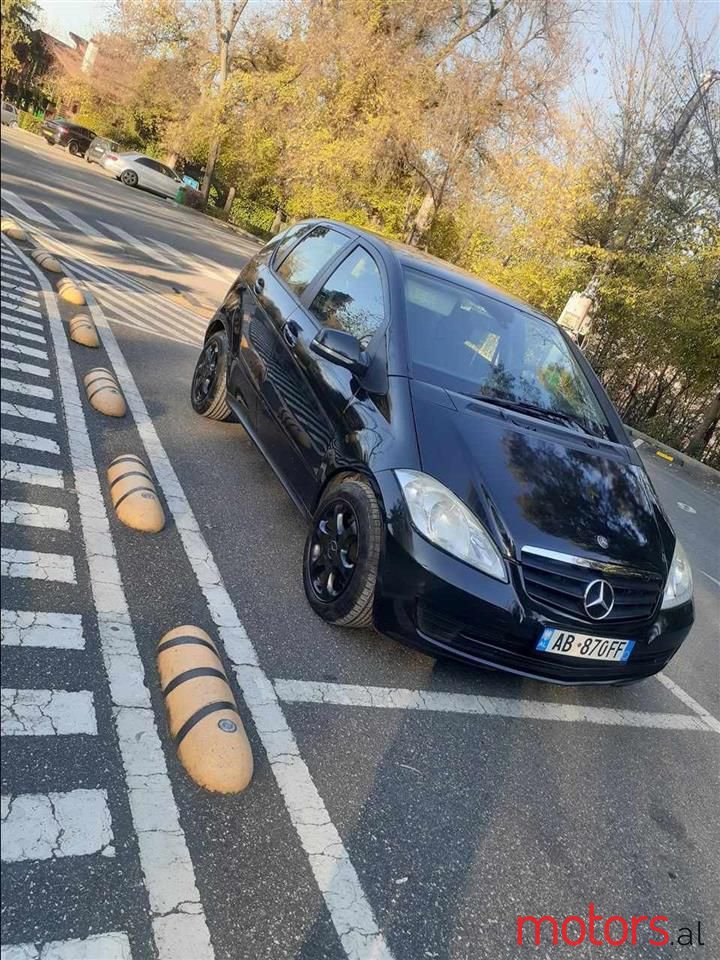 2010' Mercedes-Benz A 180 photo #3