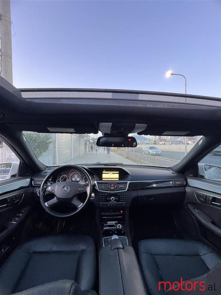 2011' Mercedes-Benz E 350 photo #2