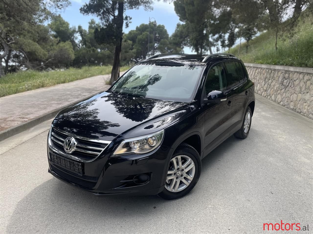 2009' Volkswagen Tiguan photo #2