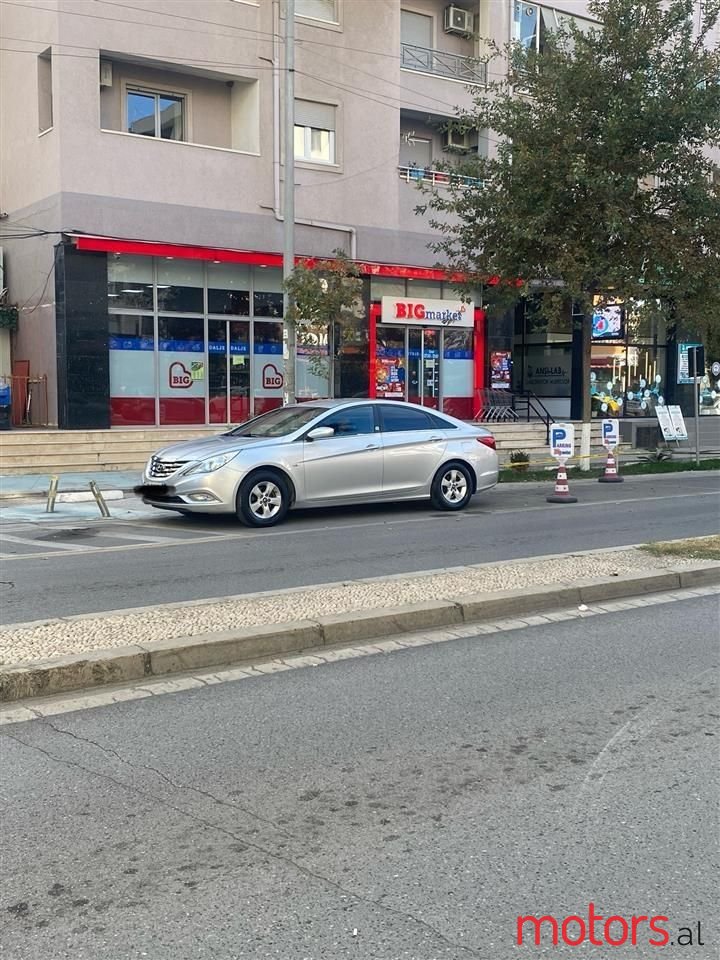 2011' Hyundai Sonata photo #4