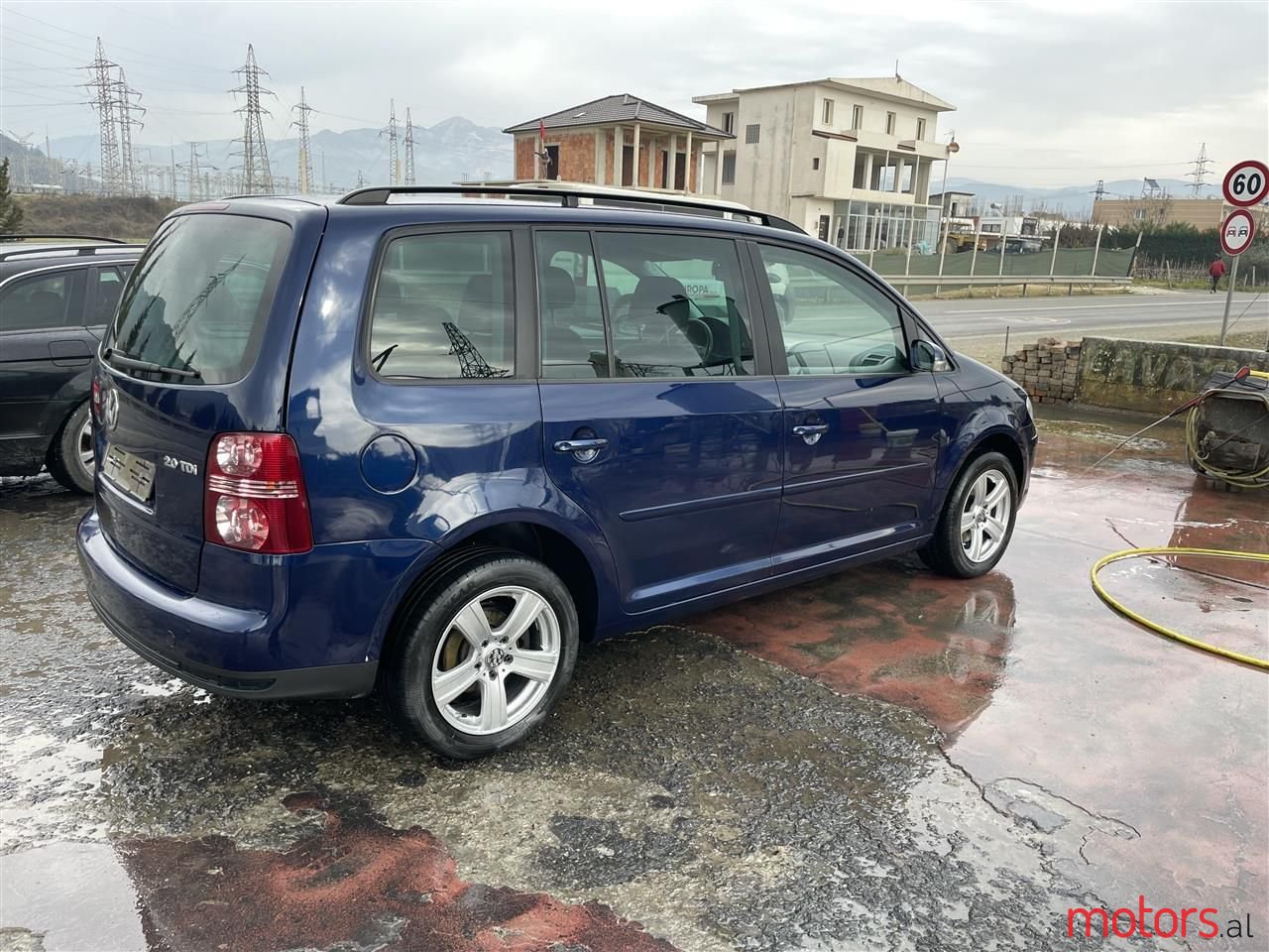 2007' Volkswagen Touran photo #1