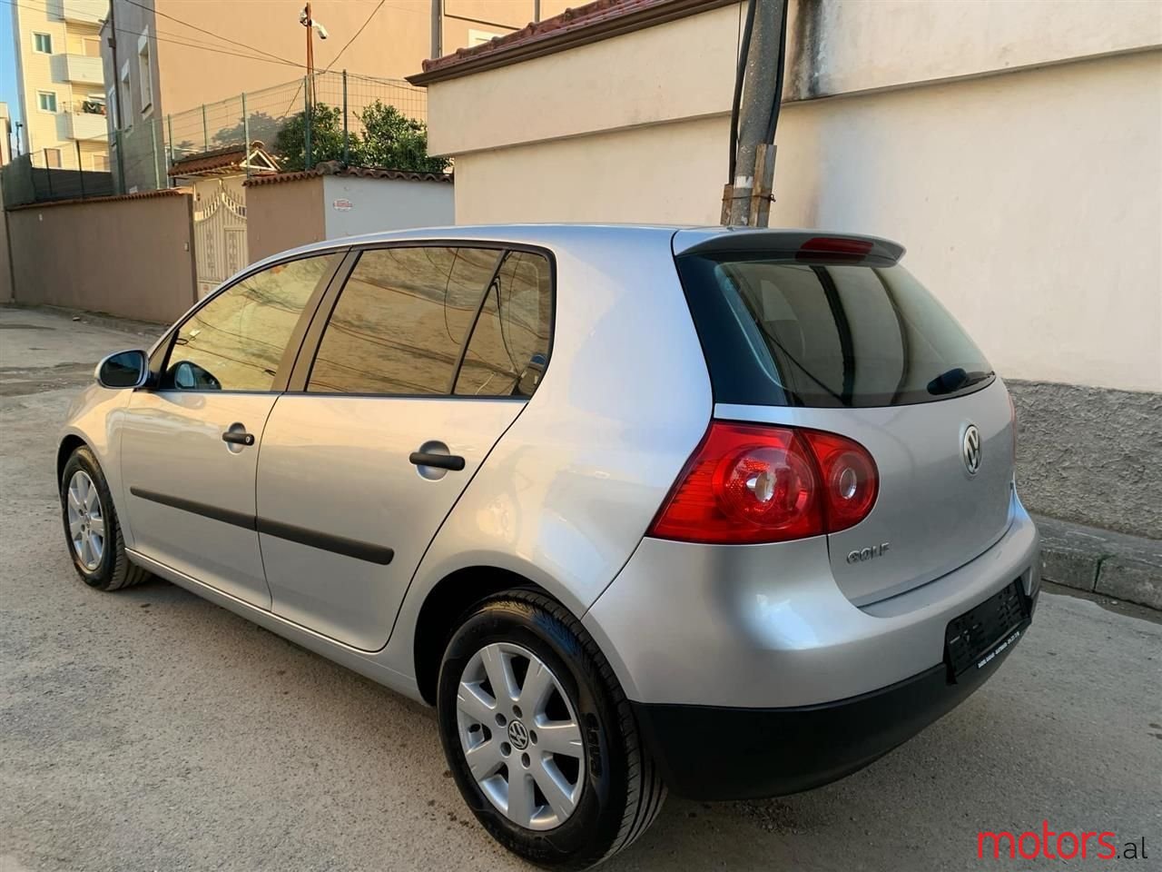 2004' Volkswagen Golf photo #5