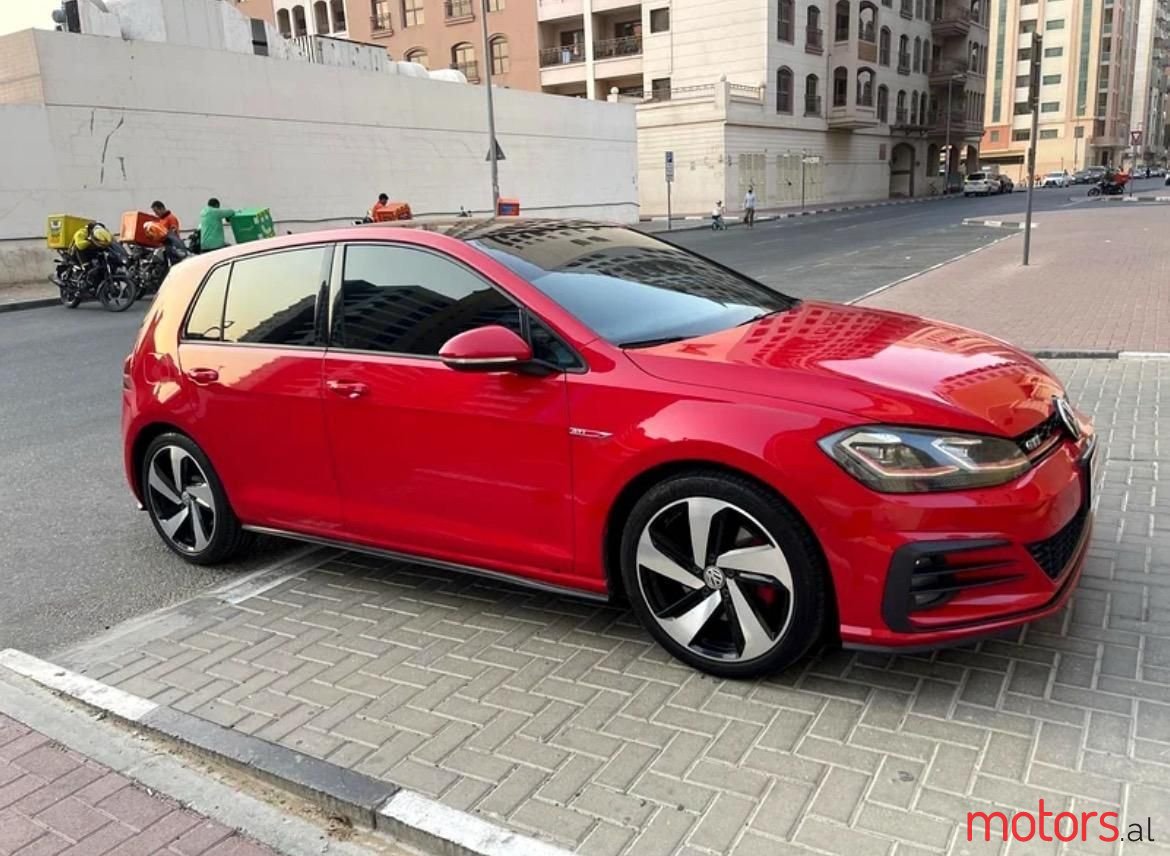 2019' Volkswagen Golf photo #3