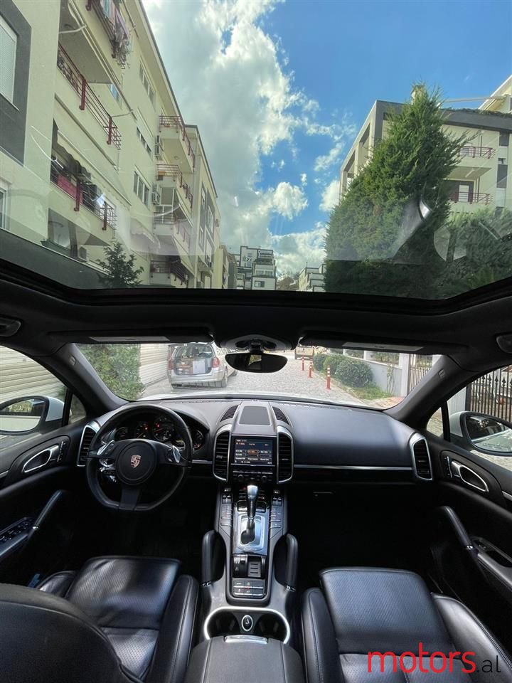 2011' Porsche Cayenne photo #5