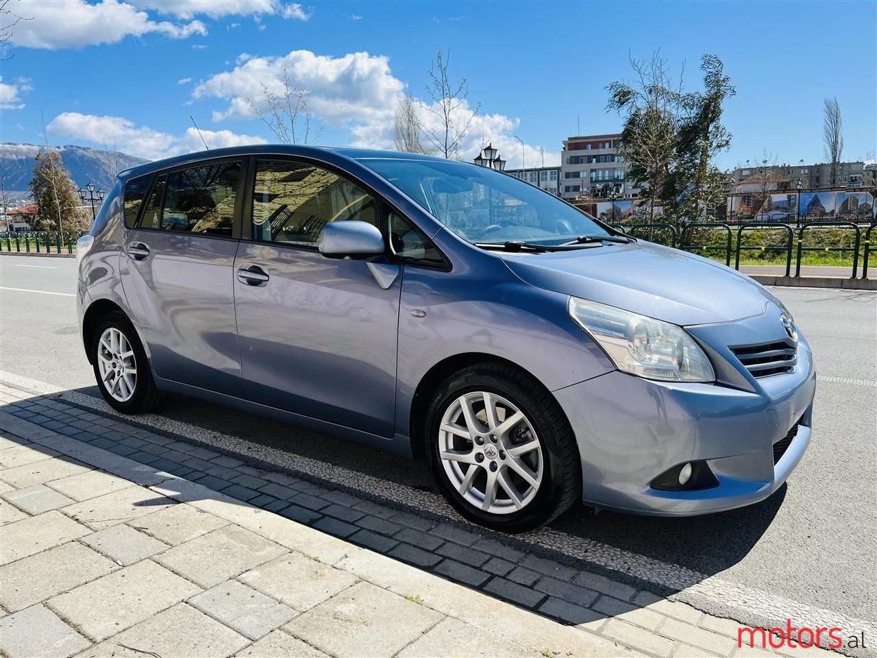 2009' Toyota Verso photo #1